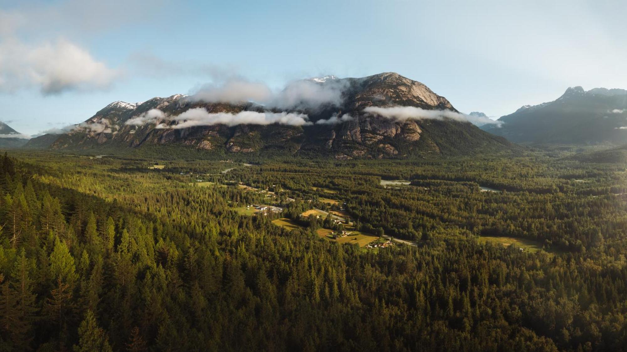 Bella Coola Grizzly Tours And Resort Hagensborg Bagian luar foto