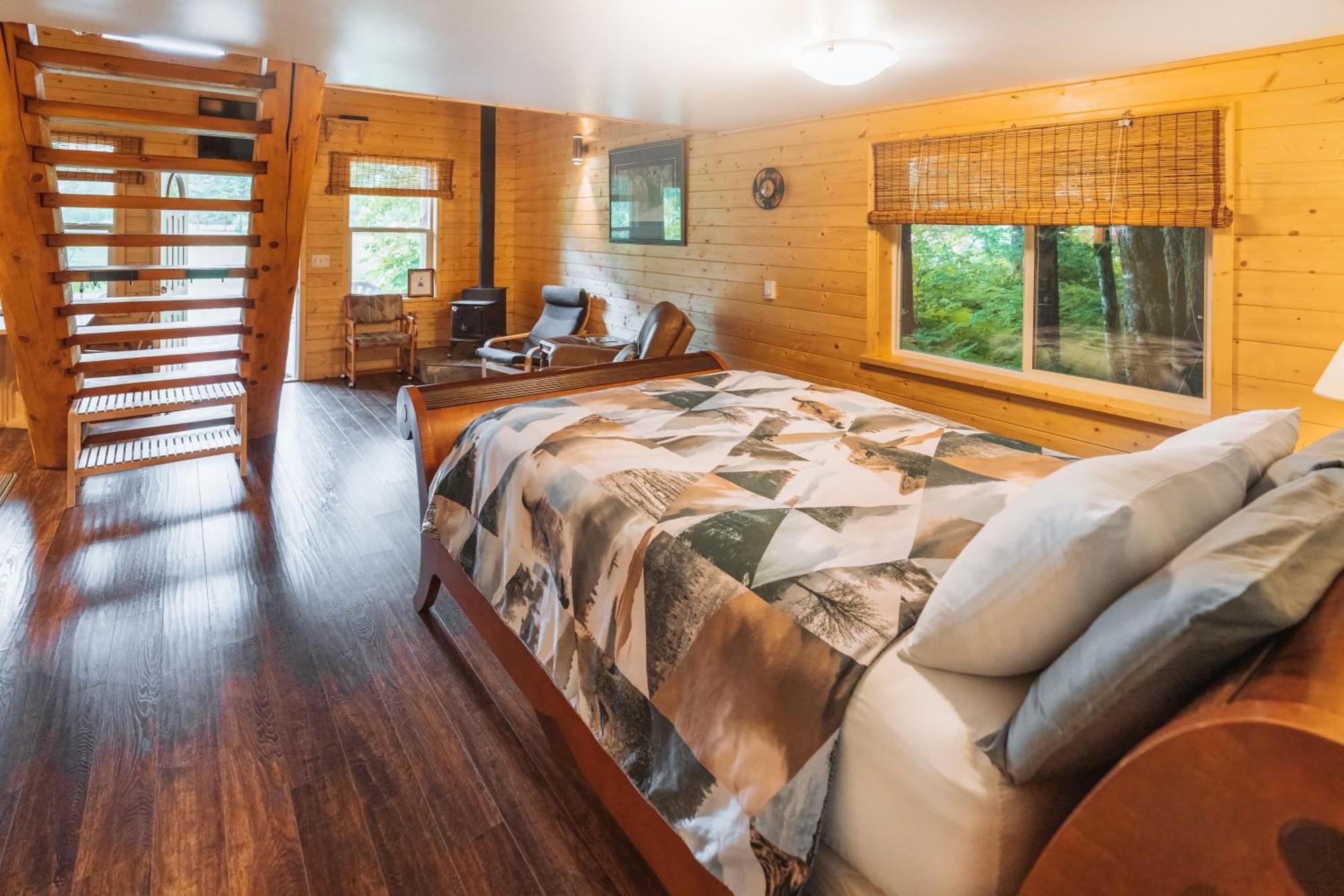 Bella Coola Grizzly Tours And Resort Hagensborg Bagian luar foto
