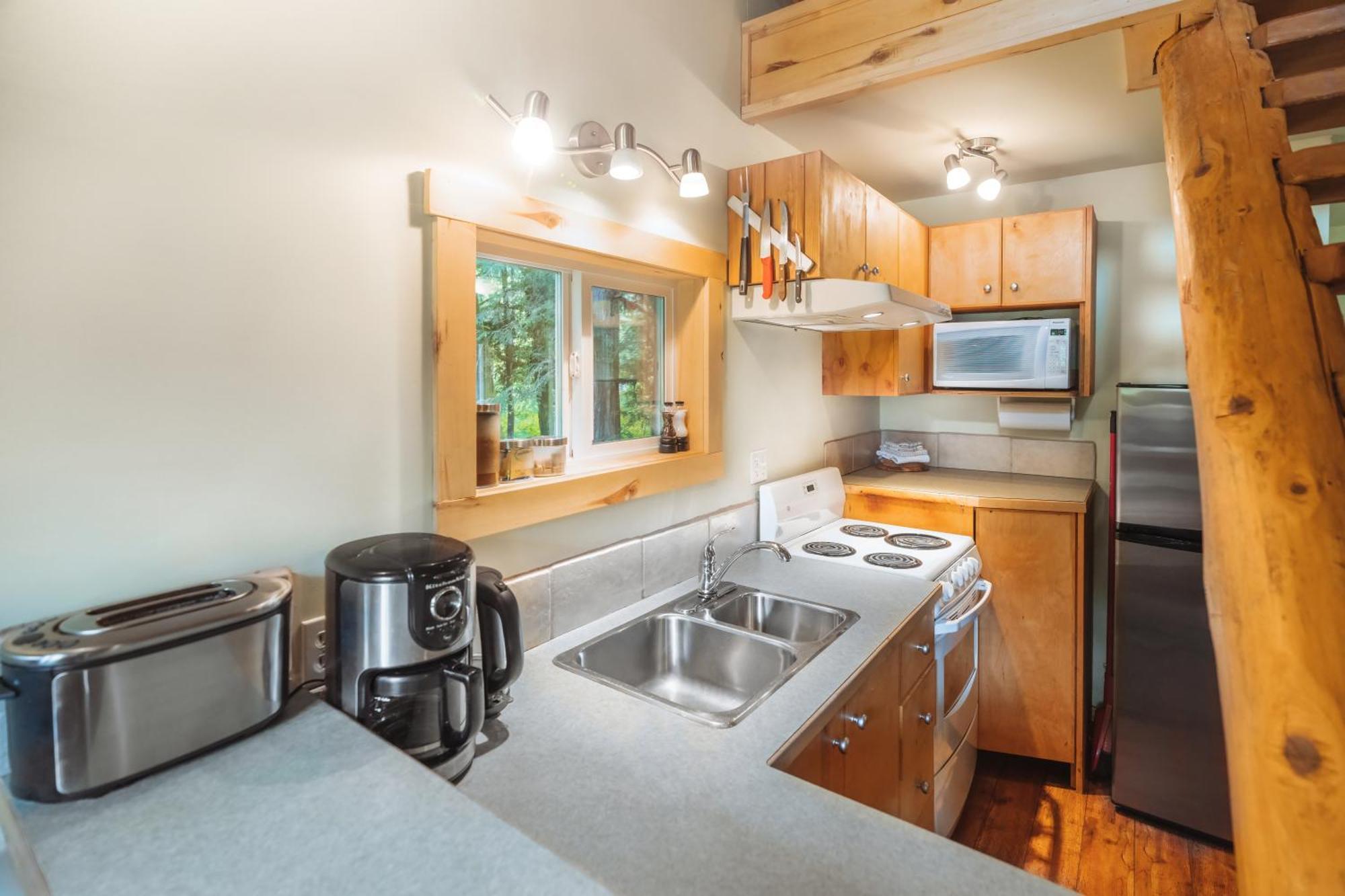 Bella Coola Grizzly Tours And Resort Hagensborg Bagian luar foto