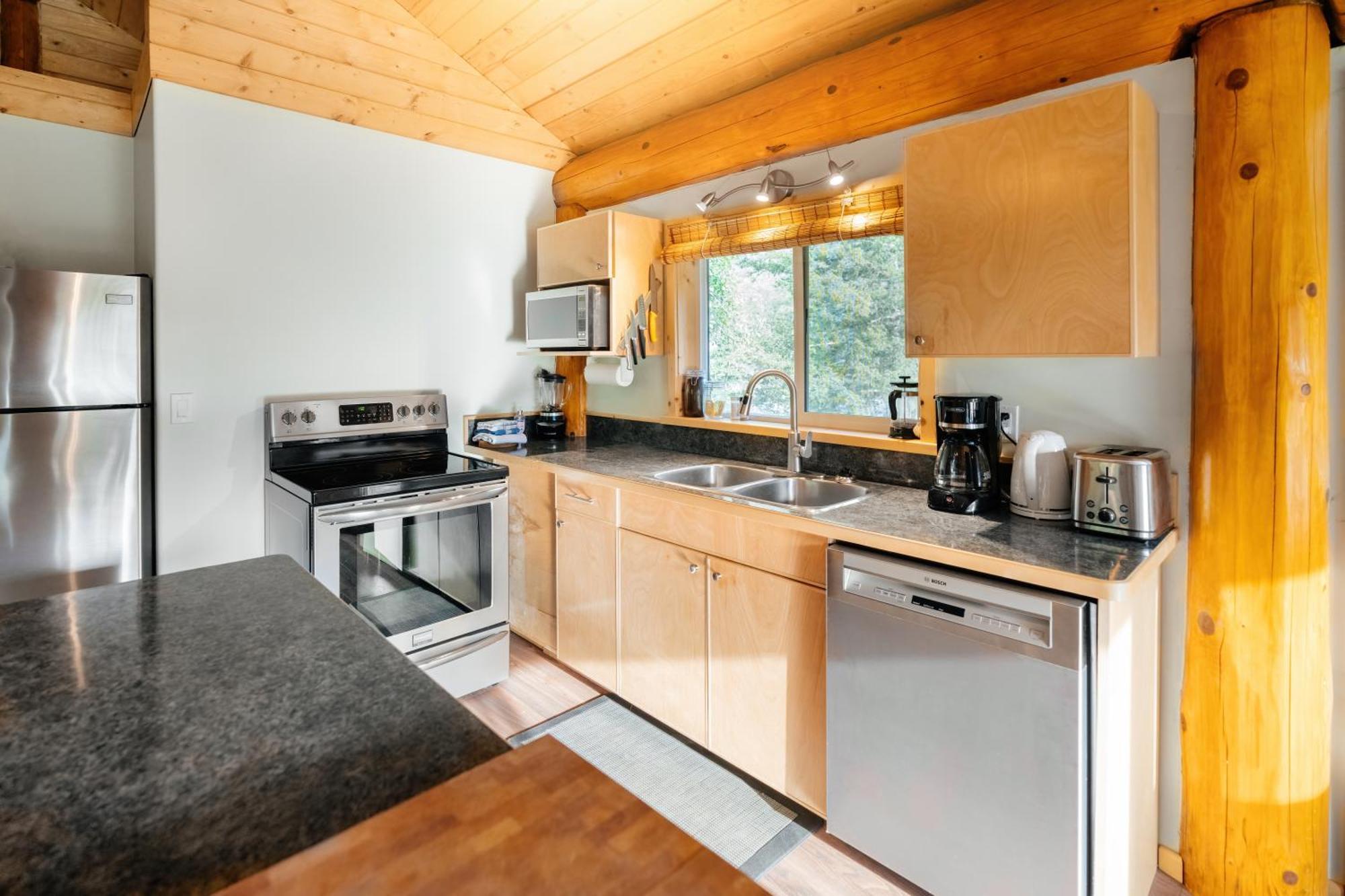 Bella Coola Grizzly Tours And Resort Hagensborg Bagian luar foto