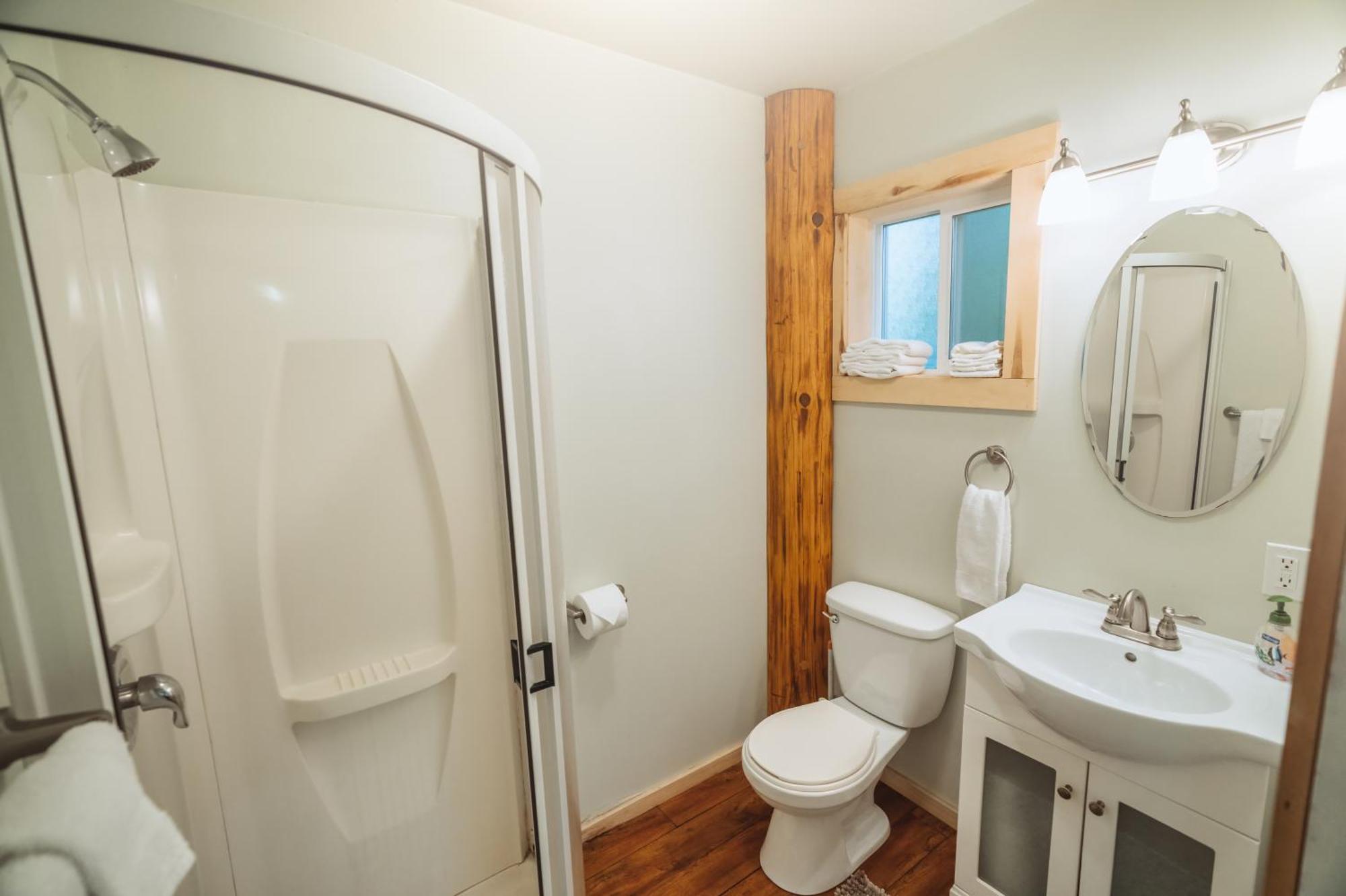 Bella Coola Grizzly Tours And Resort Hagensborg Bagian luar foto