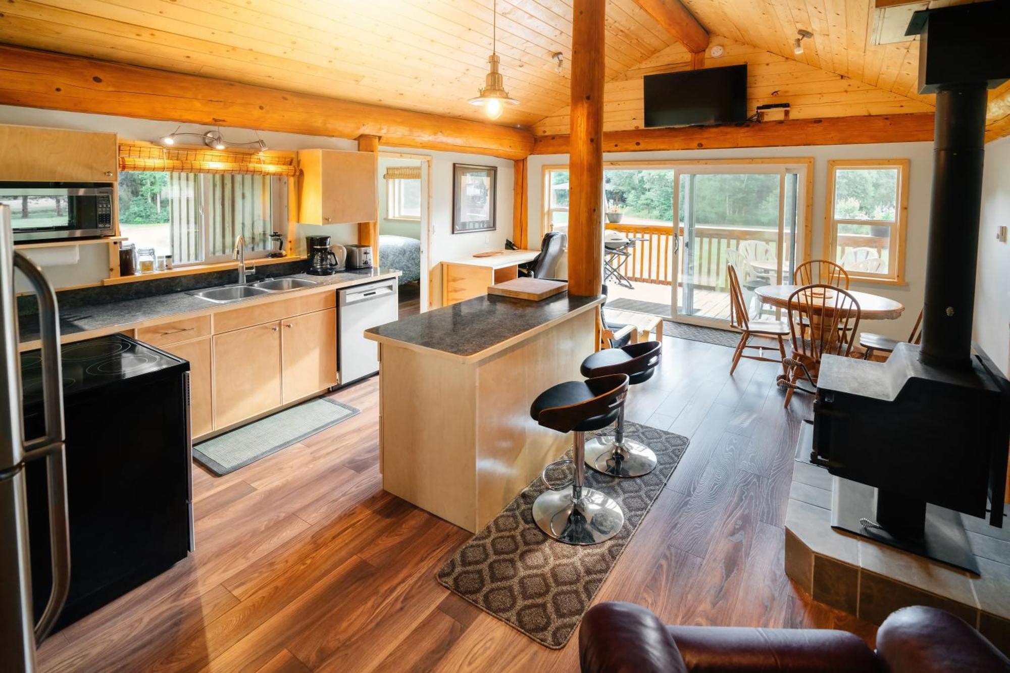 Bella Coola Grizzly Tours And Resort Hagensborg Bagian luar foto